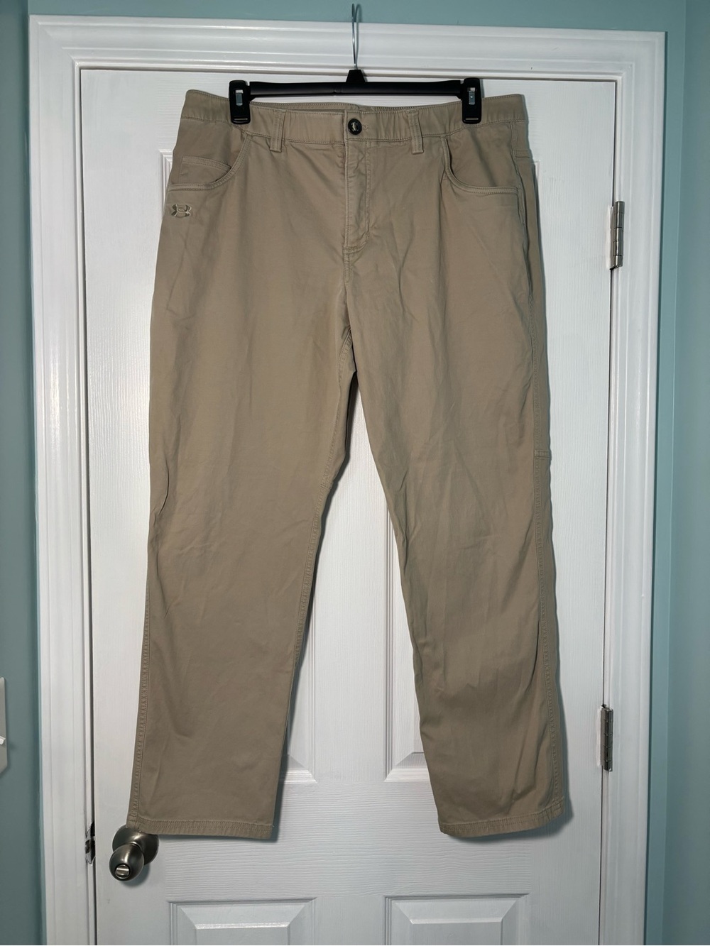Under Armour Men’s Tan Chino-Style Performance Pants